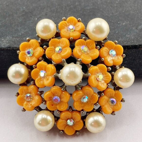 VINTAGE Orange plastic, faux pearl, clear AB rhinestone flower cluster brooch - Picture 1 of 8